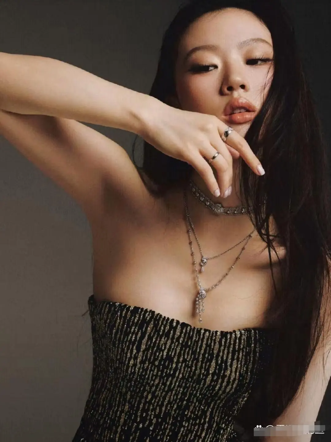 越来越看不懂单依纯了。