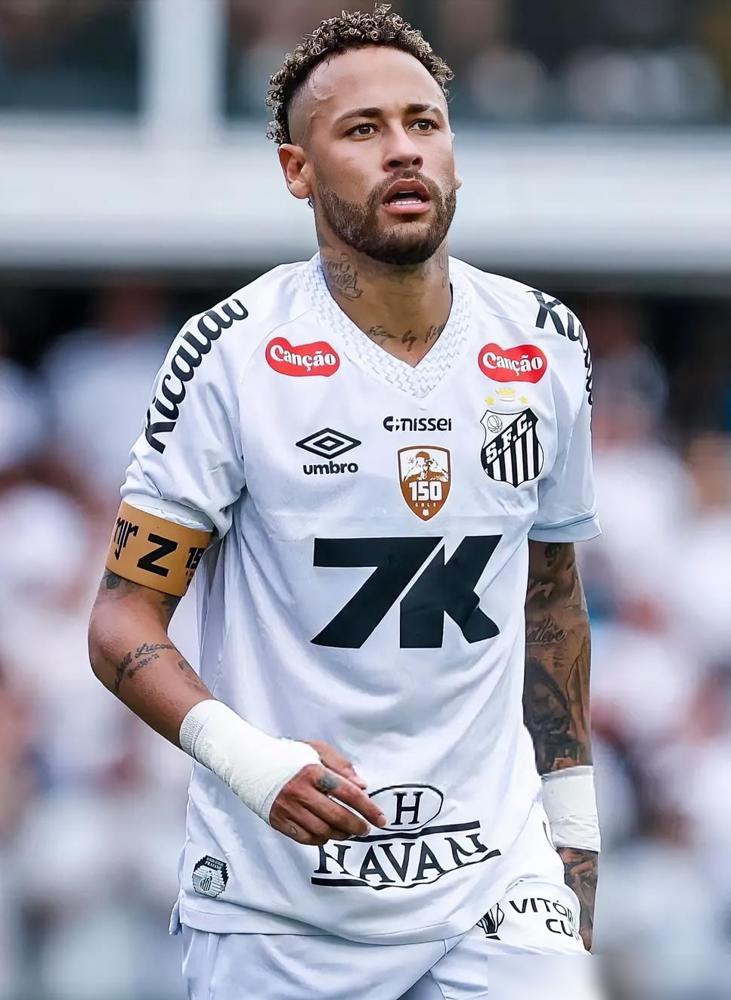 罗德里戈十字韧带撕裂，巴西锋线直接塌方。安切洛蒂手里牌没了，被迫提前掀开底牌：一