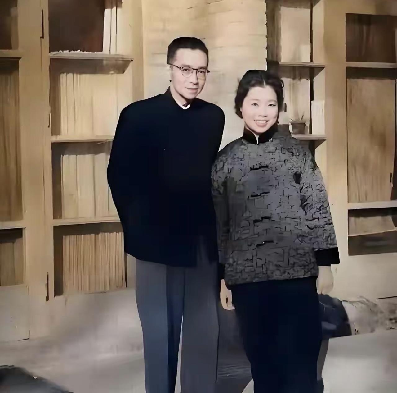 很多人都说梁思成一生只爱林徽因一人，直到看见他续娶林洙的这张老照片，才知道传言未