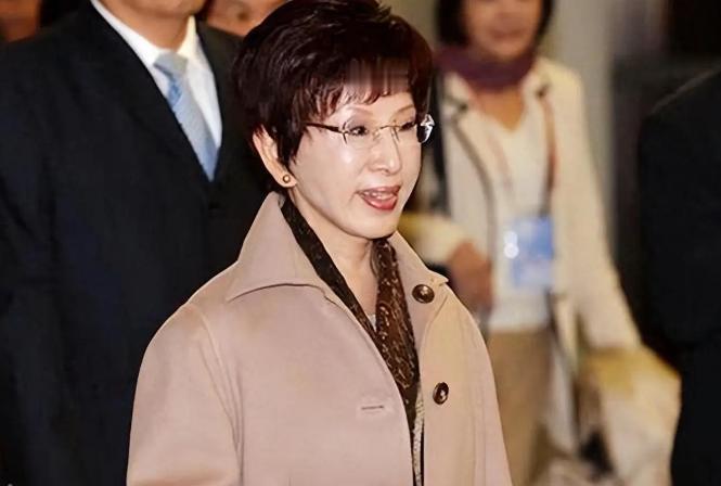 美国一纸军售案，把台海局势搅得天翻地覆，与此同时，洪秀柱在台公开发声，引发强烈震