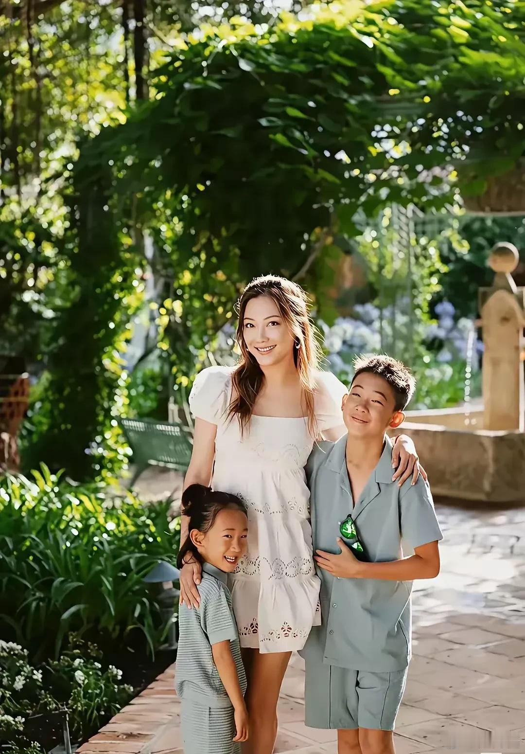 不得不说陈小春的基因真是太强大了，连鉴定费都省了！