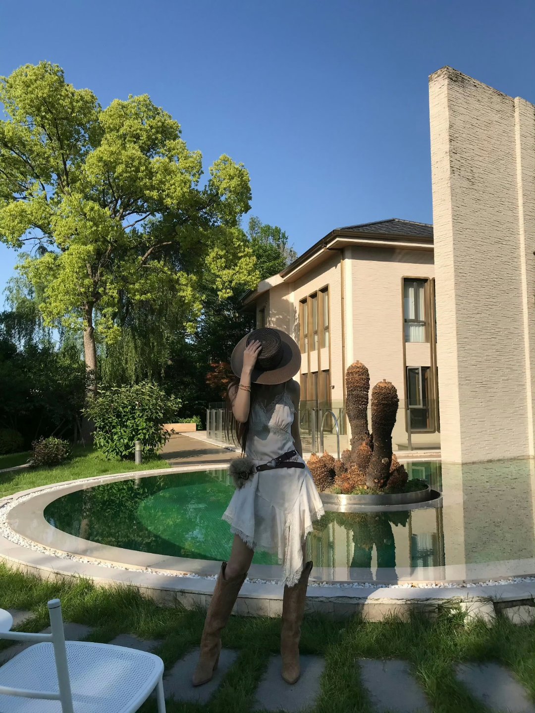 Angelababy画的红黄蓝Baby给人一种印象就是大大方方，对待朋友也特别