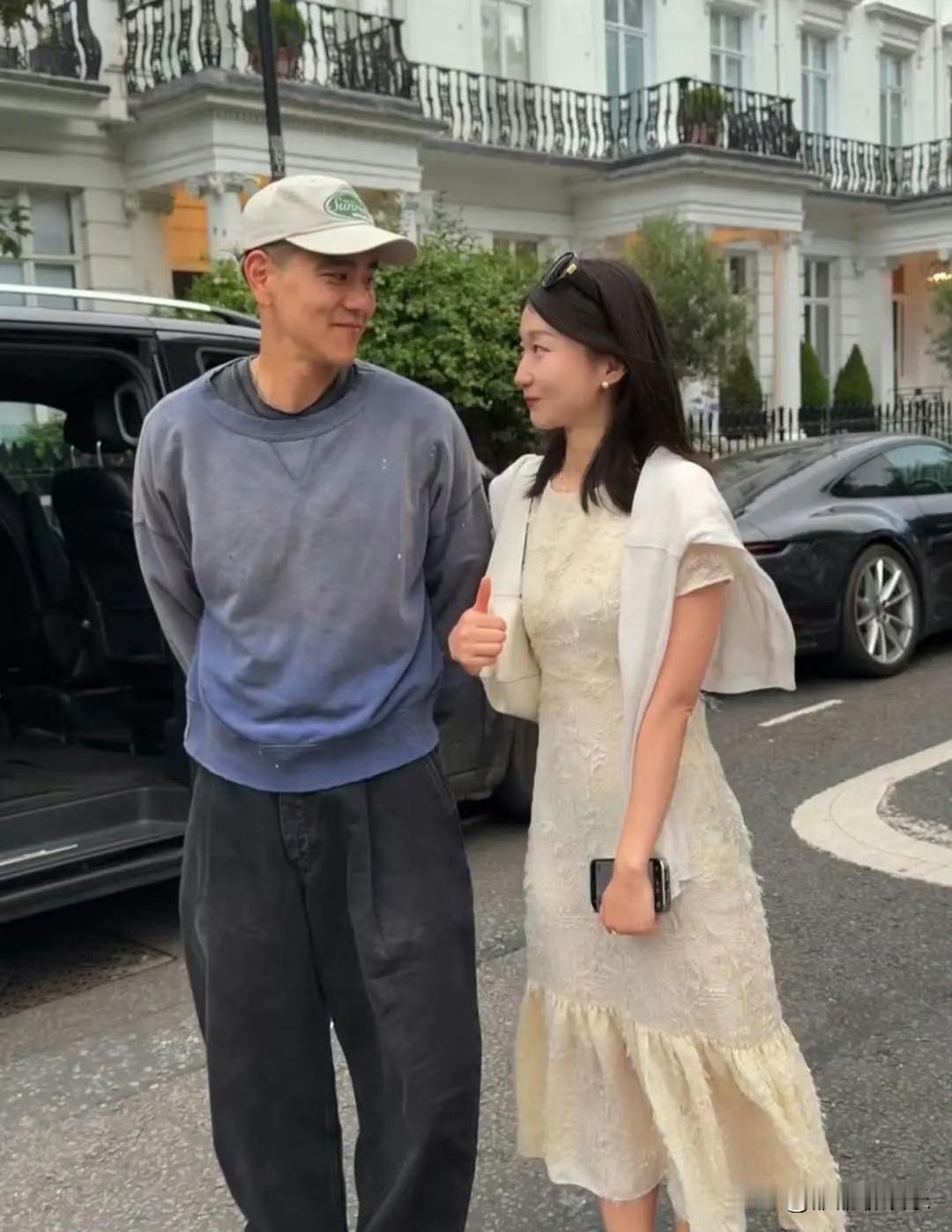有网友在英国伦敦街头偶遇44岁的彭于晏，彭于晏的大块头没了，曾经的圆脸变成了锥子