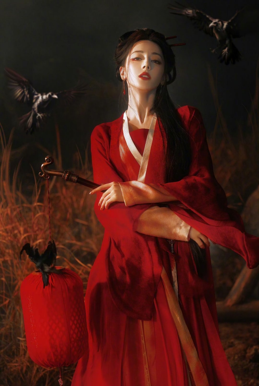 曝迪丽热巴不续约嘉行经过迪拜事件的迪丽热巴被爆不会和老东家嘉行传媒续约，13年