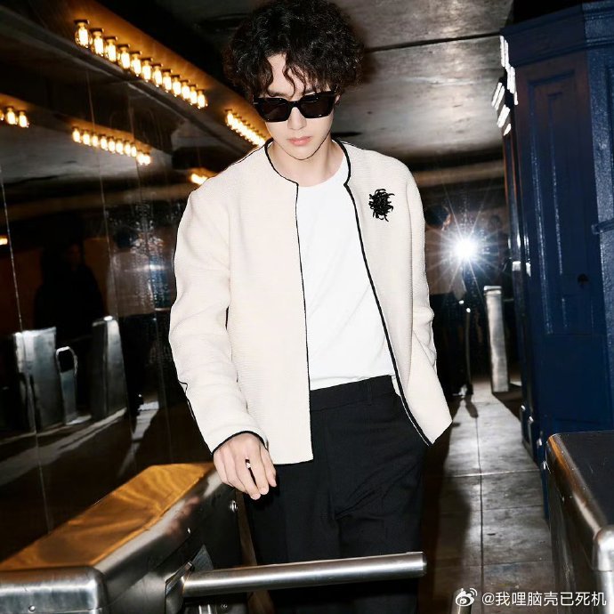 王一博将参加三场大秀王一博时装周看完你的看你的王一博将参加三场大秀，王一博时装