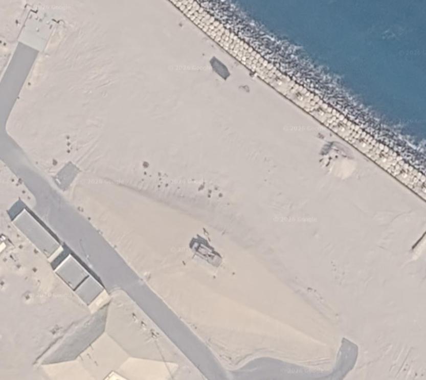每天认识一件兵器有人拍到中国FK-2000防空系统被部署在巴林一处沿海地区，