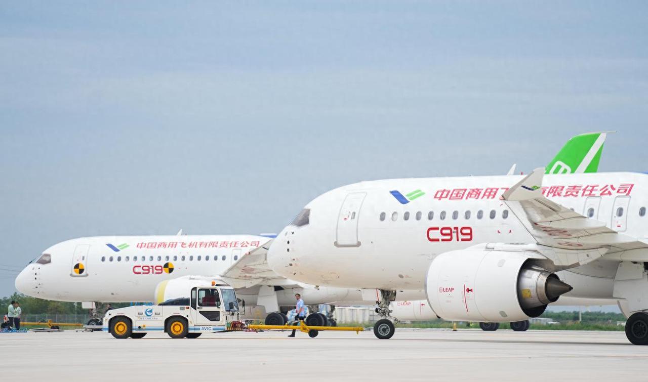 8月12日，国航采用C919执飞北京至乌兰巴托航线，完成国产机型首次国际商业航行