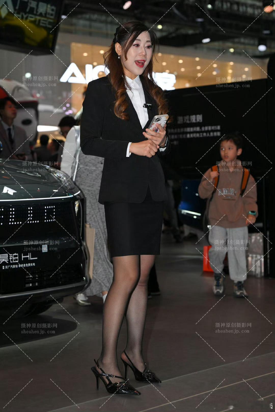 职业装车展美女驻扎地