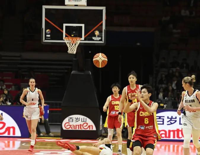宫鲁鸣还是有两把刷子的，起码在对阵比利时这场比赛的决定很果断。中国女篮对阵比利
