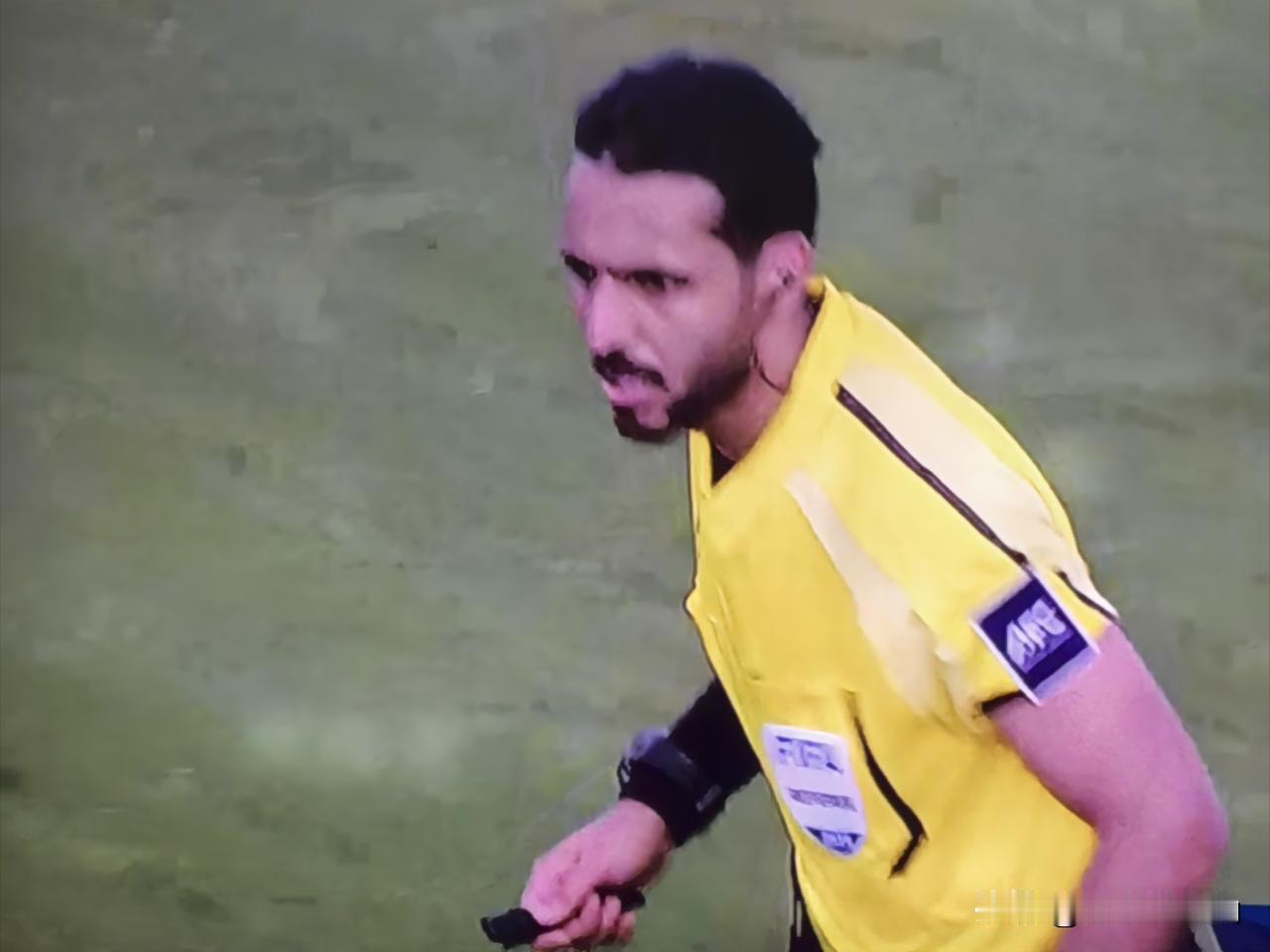 中国强大了，足球也要硬气起来，去亚足联告裁判！我就不懂了，中国在亚洲也算是大哥