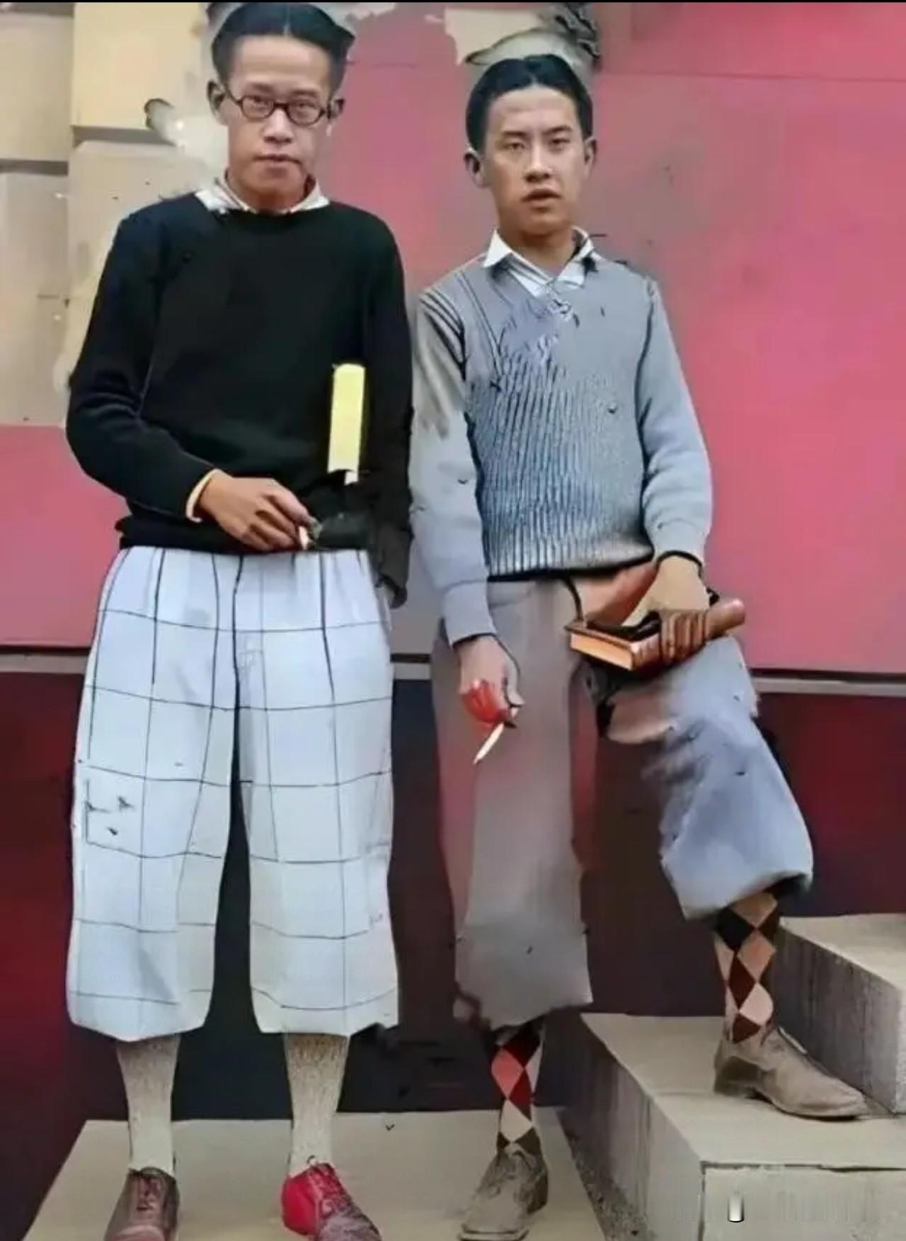 这是1926年，袁世凯六子袁克桓、十子袁克坚于美国哈佛求学时的留影。二人穿着时
