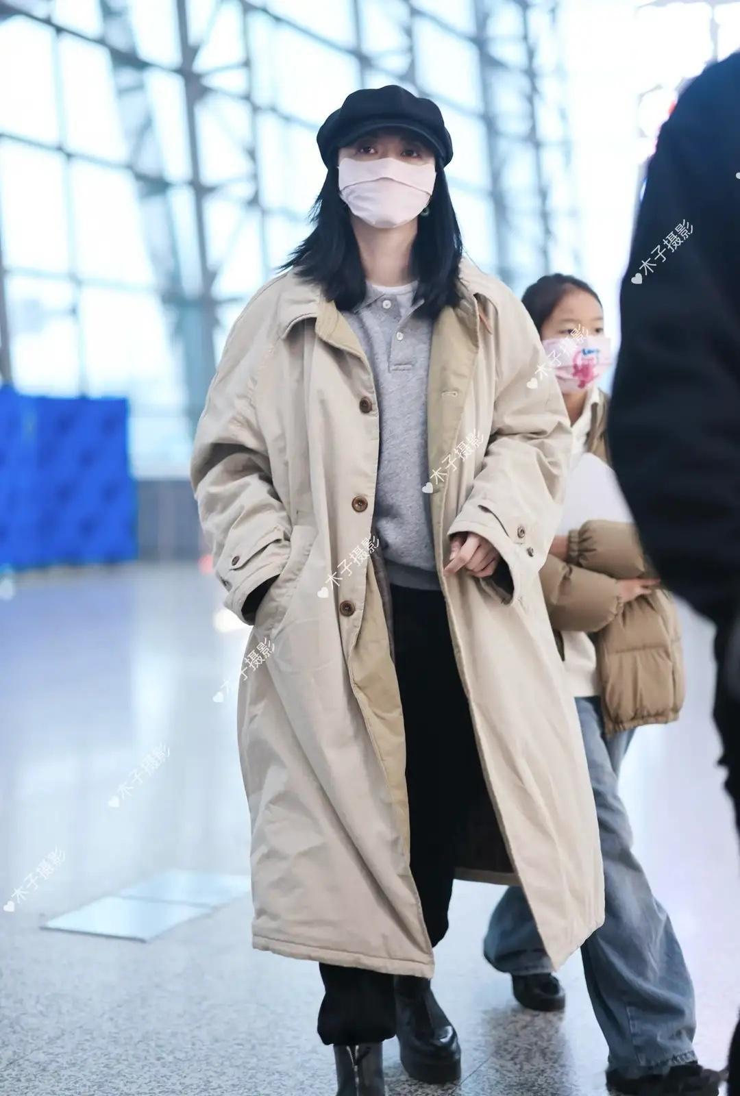 姚晨和女儿出行，9岁茉莉身高超过妈妈肩膀，外形清秀眉眼像爸爸！