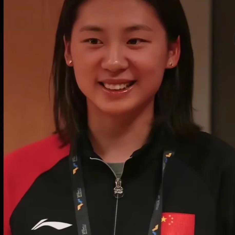 让我大感意外的是，我国超新星陈熠在对决师姐孙颖莎的比赛中竟然以1比4败北，多少有