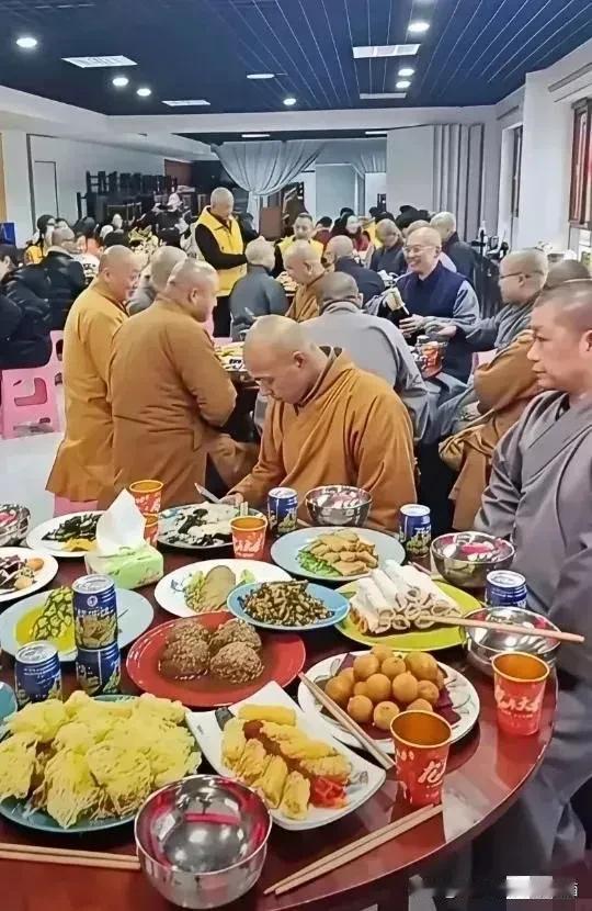 同学职业是个“和尚”，四高，血糖，血脂，血压，尿酸，还有两多，票子多，情人多[捂