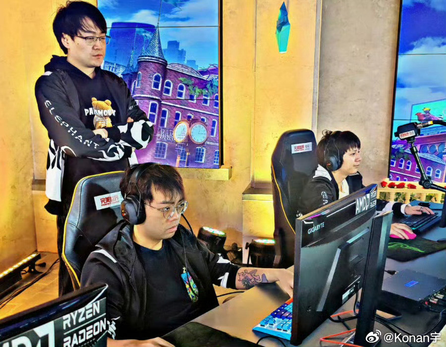 皮鞋：我爆了好吧，秃子那时候是怕你们查他大号在干嘛，所以就用他老婆的号玩pubg