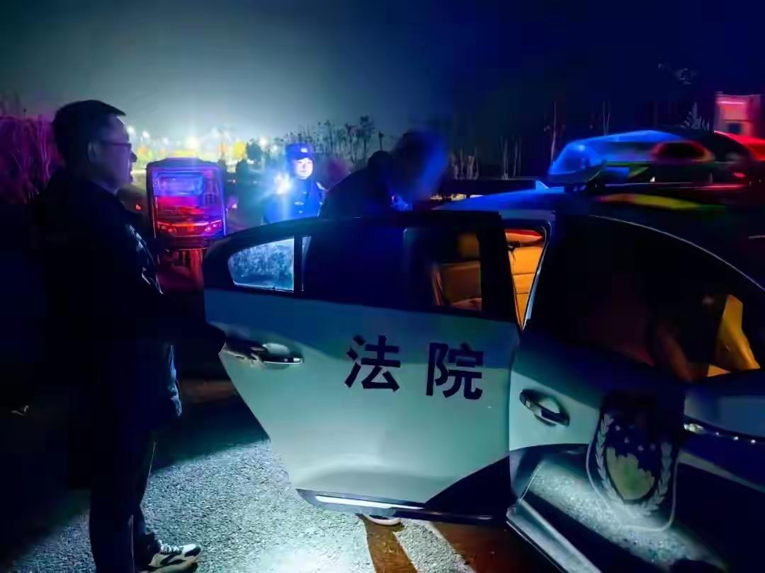 【拖欠50多名农民工工资？他被拘15天，事情真相令人唏嘘】最近，关于一名男子