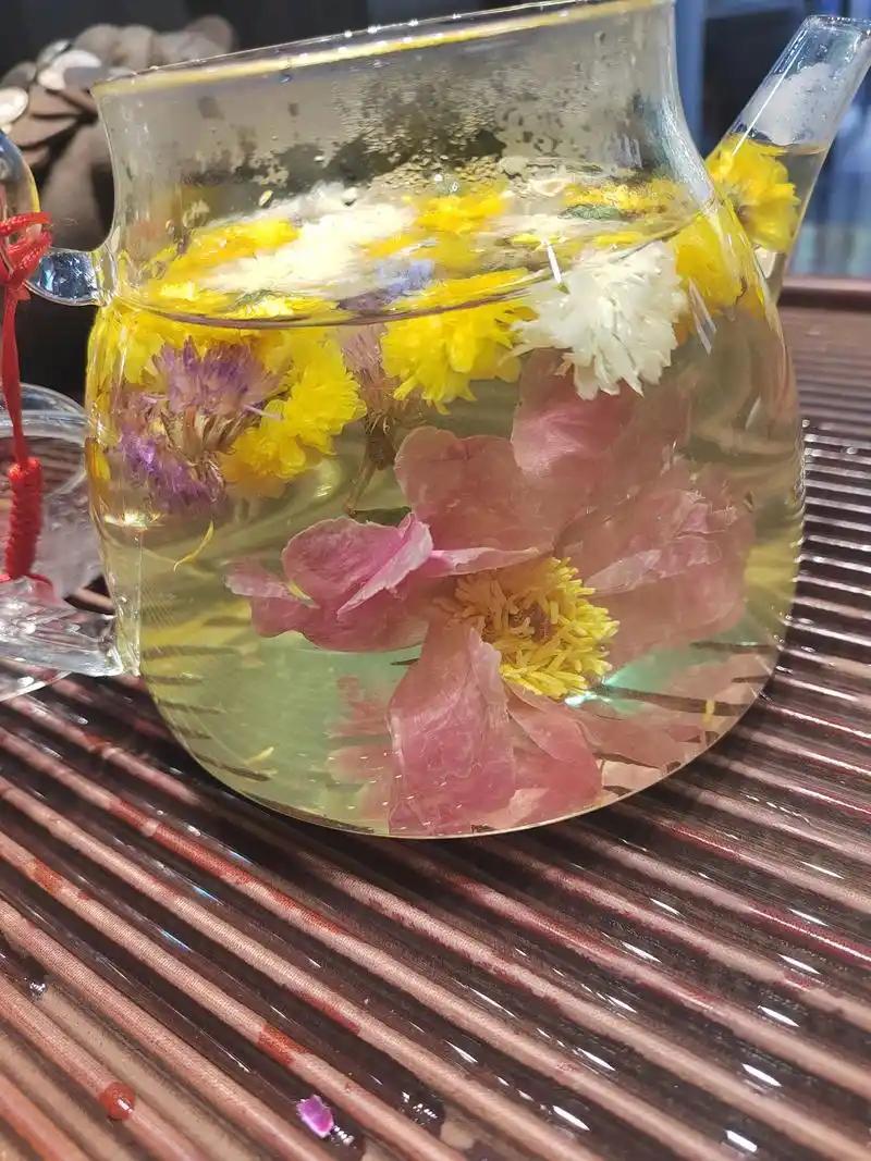 喝茶给你最大的感悟是什么?喝茶多年，最大的感悟，从来不是茶有多香，而是茶教会人