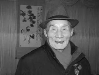 1942年，川军工兵营长在埋设地雷时，心中忽然有了一个想法，不能按敌人所熟悉的常