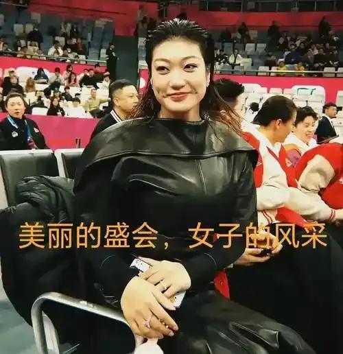 李梦离队亚洲杯的真相浮出水面，与主教练宫鲁鸣并无关联。据女篮方面回应，其缺席主因