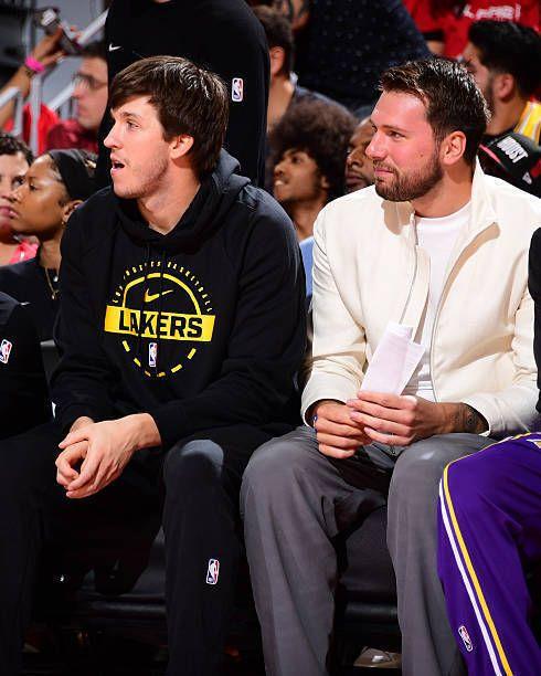 根据目前的消息是，东契奇是确定首轮不会复出的里弗斯在G5有可能复出而火箭