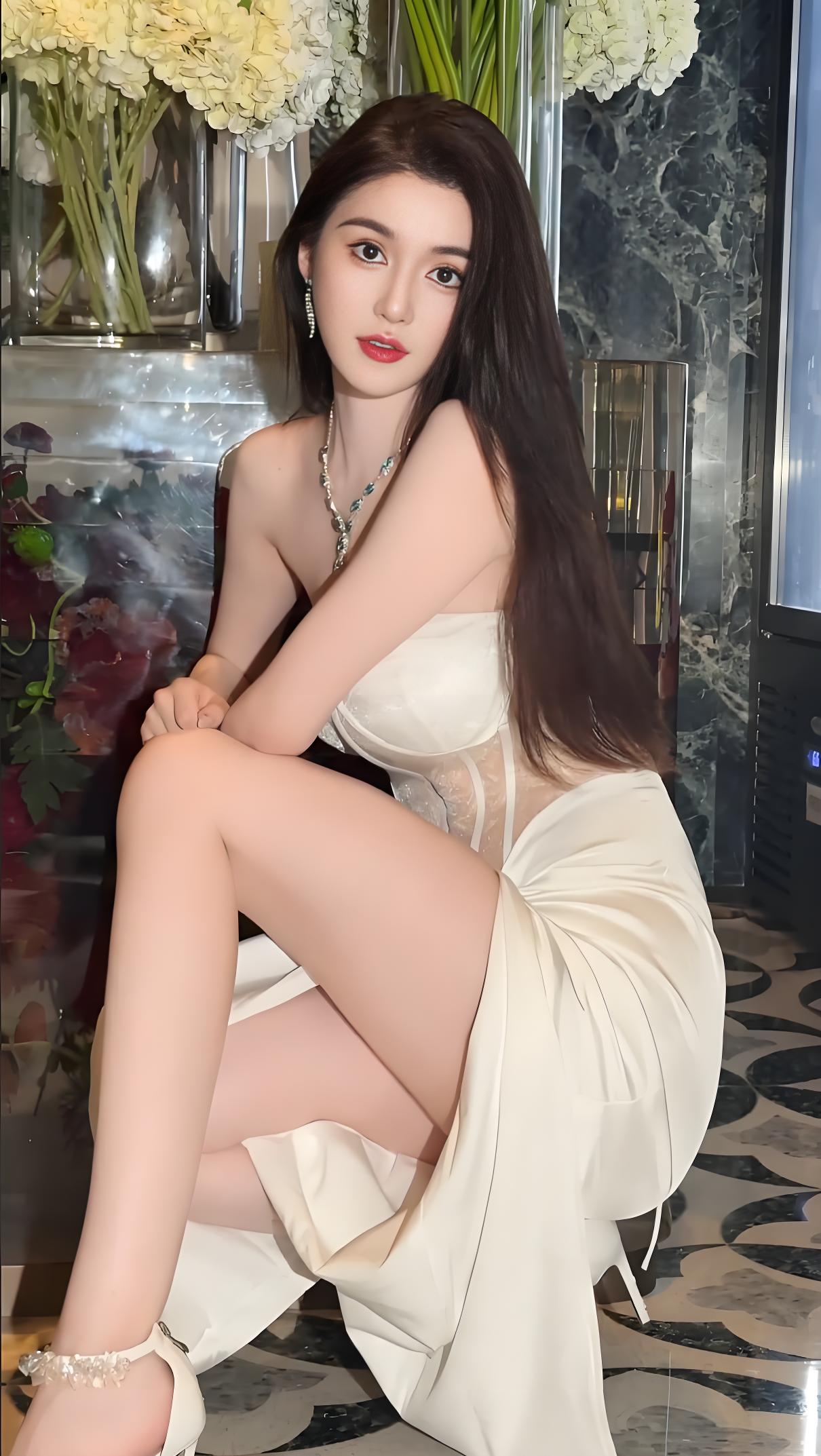 人与人相遇是缘，相识是命运成全。无论擦肩还是同行，都是注定，都该珍惜。有些缘分，