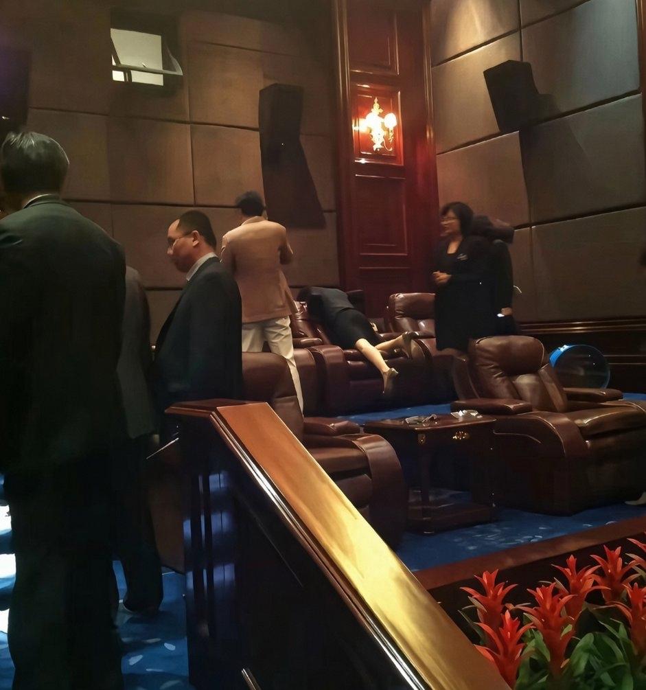 当年的许家印有多疯狂私人会所，KTV+茶馆+足疗店