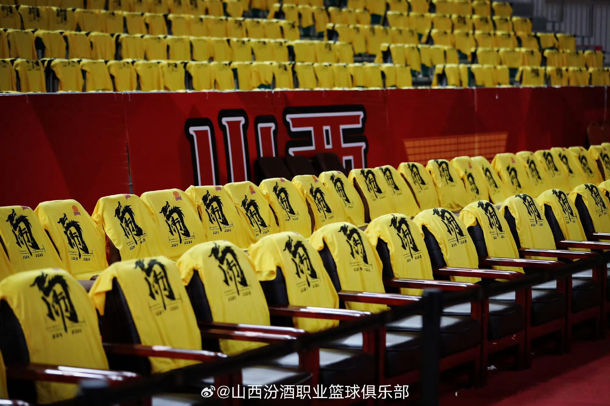 人家山西这主场有季后赛的氛围，有些队啊，学都学不会cba季后赛山西男篮vs青岛男