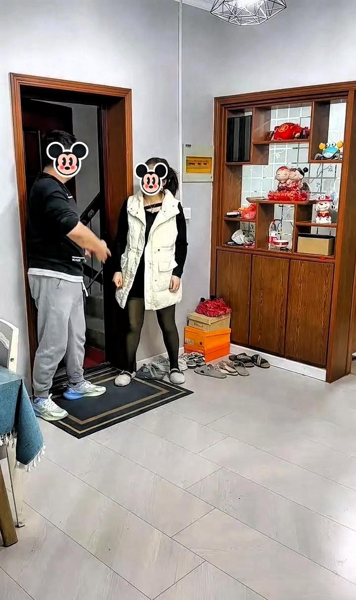 云南一名四十多岁独居离异女性，碍于情面让曾帮忙的男性熟人深夜进屋，酒后犯困熟睡，