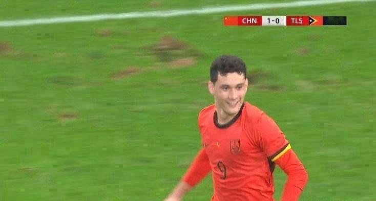 内战外行，外战内行！估计谁也想不到，在中超联赛保级队伍深圳新鹏城打不上主力，本赛