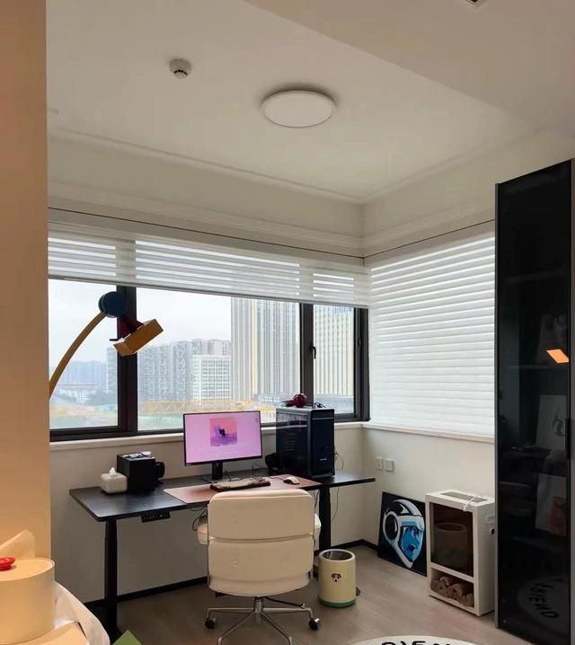 别被网上洗脑！普通年轻人存100万有多难，看完太真实了网上总有人说存够10