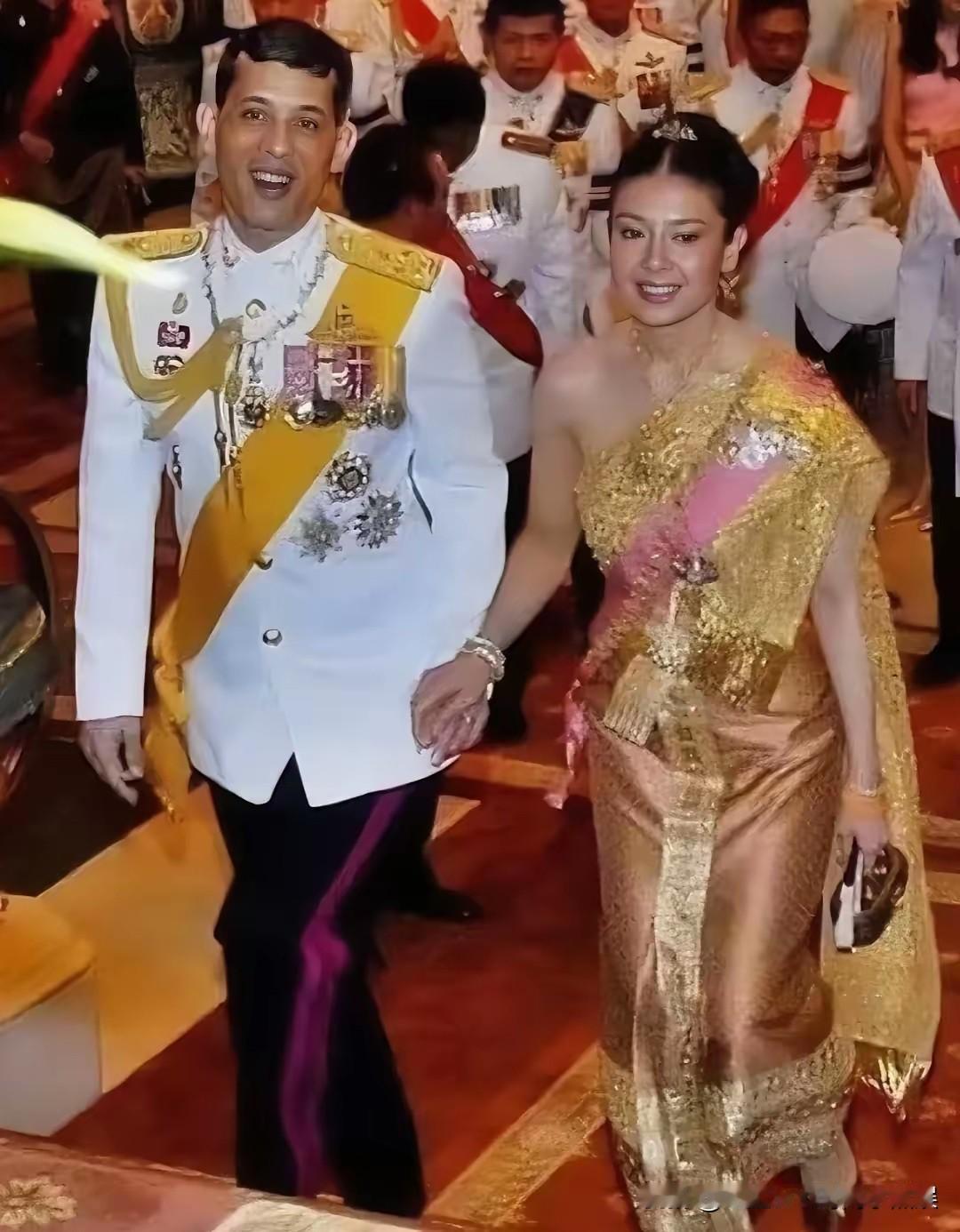 都说泰王和苏提达王后恩爱，但是看了玛哈国王和第三任妻子西拉米王妃的旧照，才知道他