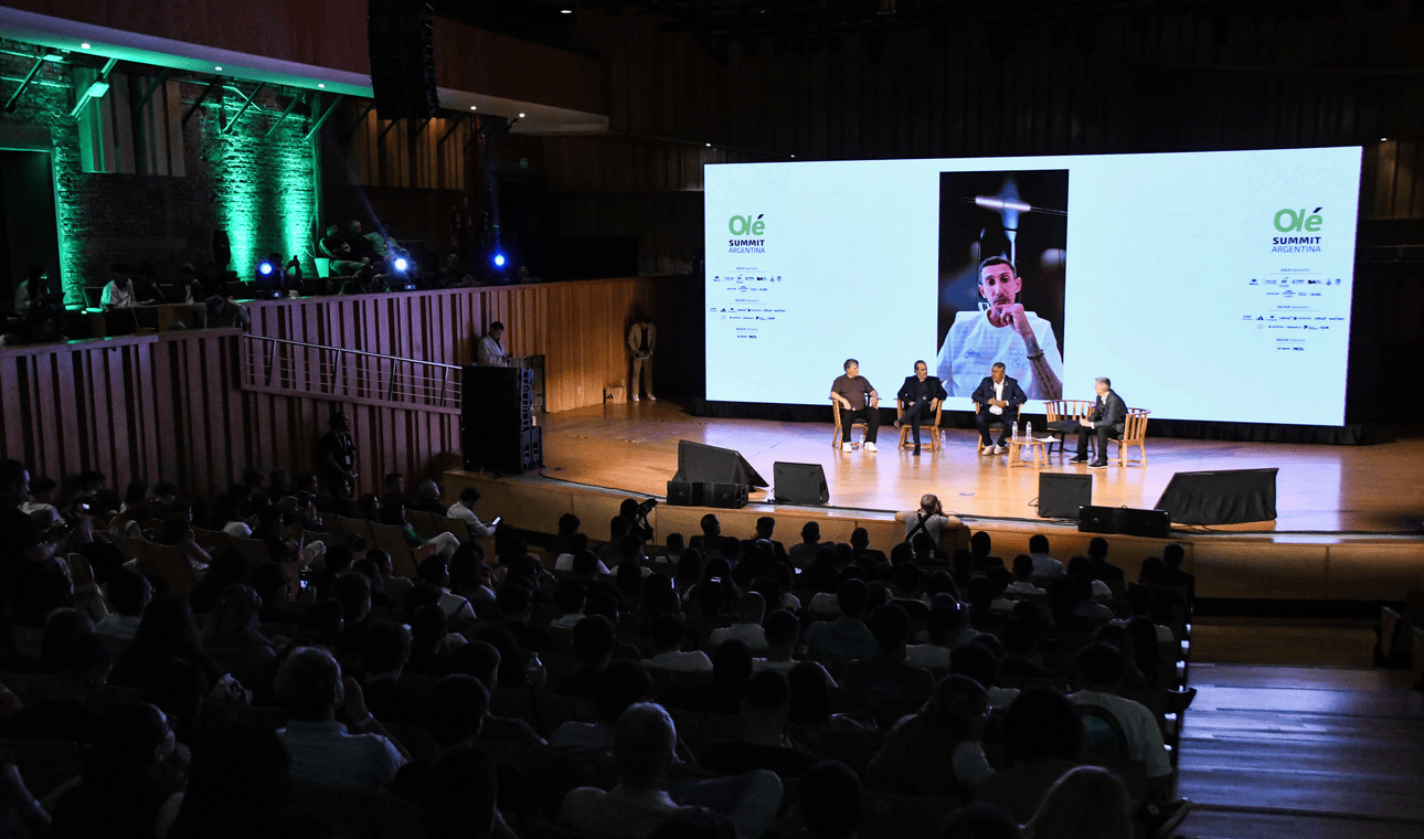 再踢一届世界杯? 迪马利亚笑道: 不, 已经有新的一代了