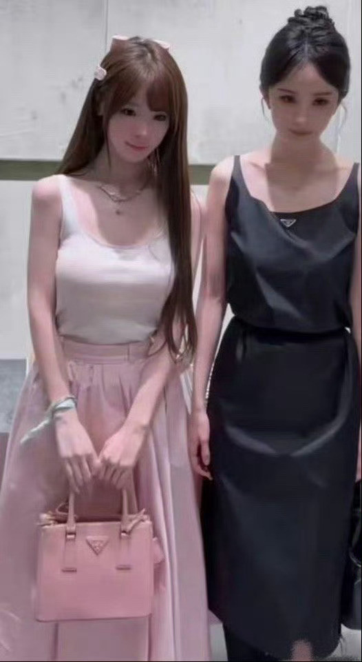 杨幂与素人合照，路人视角下的她好看吗？​​​​