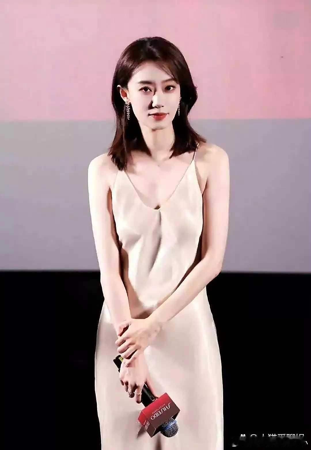 张小斐这种身材称得上喜剧界第一人了，可惜火了后没人捧​​​