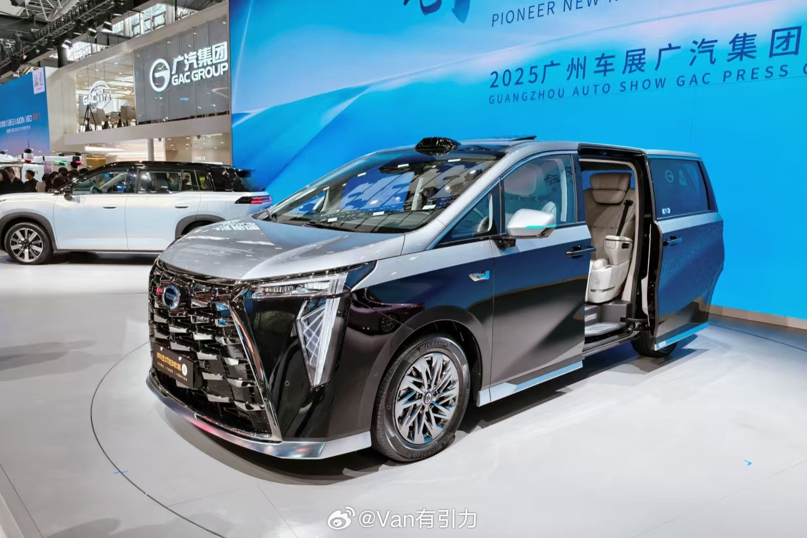 刚想起来前几天路过传祺展台的时候顺便看了一眼传祺向往m8乾崑系列，真就是看了一