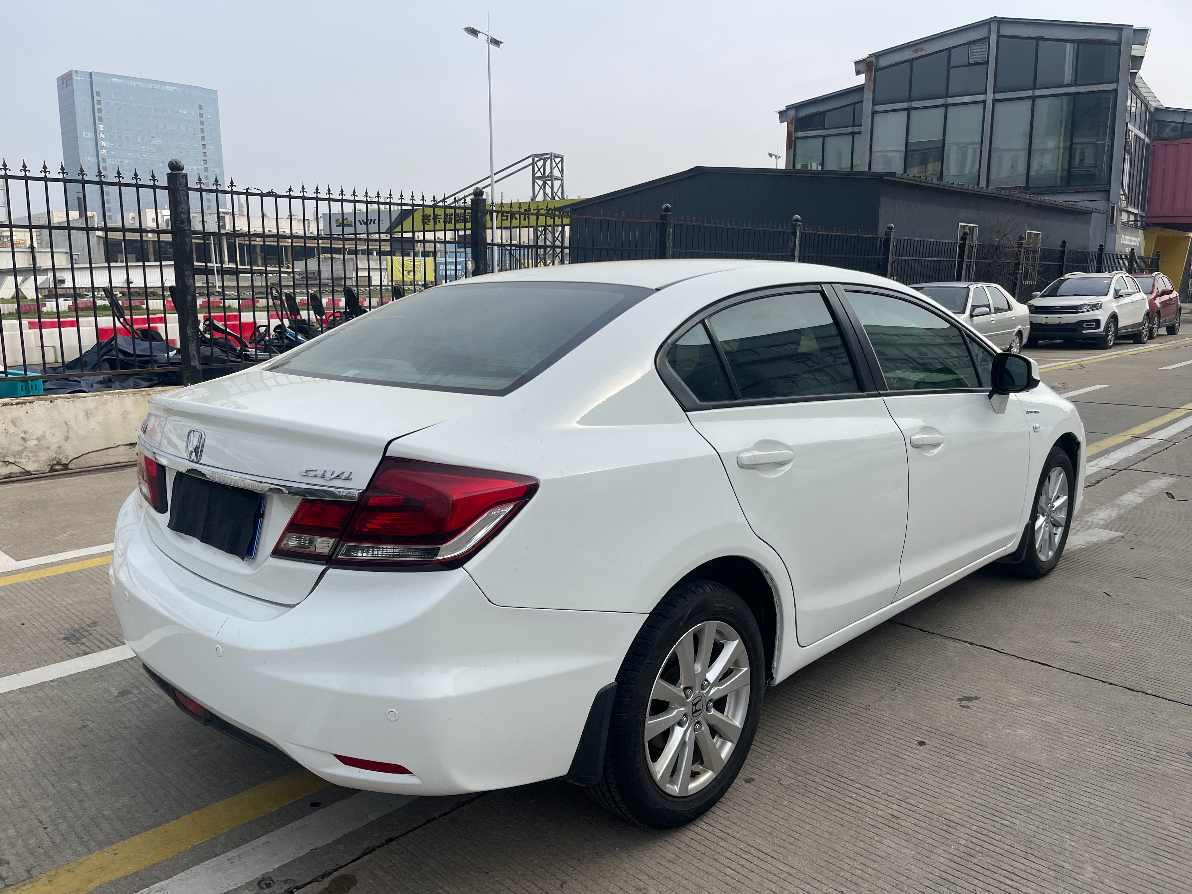 2016年本田思域，亲人之间过户一次，1.8L自动挡带中控大屏倒车影像+雷达，1