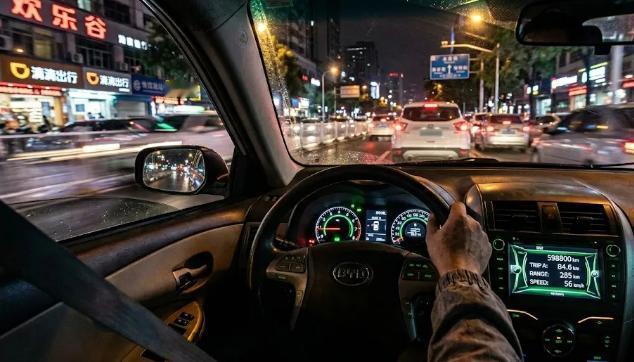 为啥网约车能跑60万公里，你的私家电车8年就废？3个原因太现实第一，网约车每天