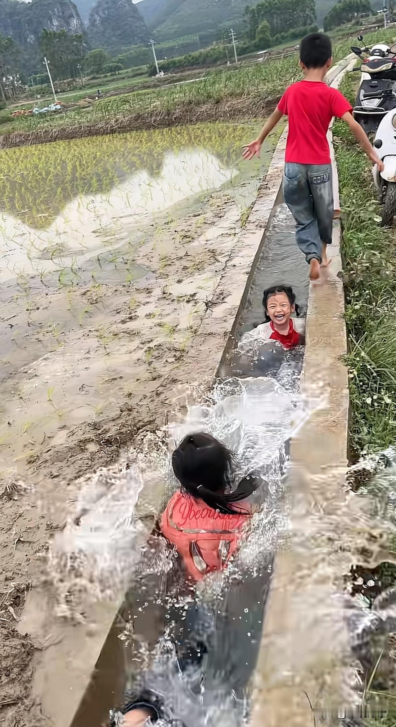 小孩的快乐就是那么简单