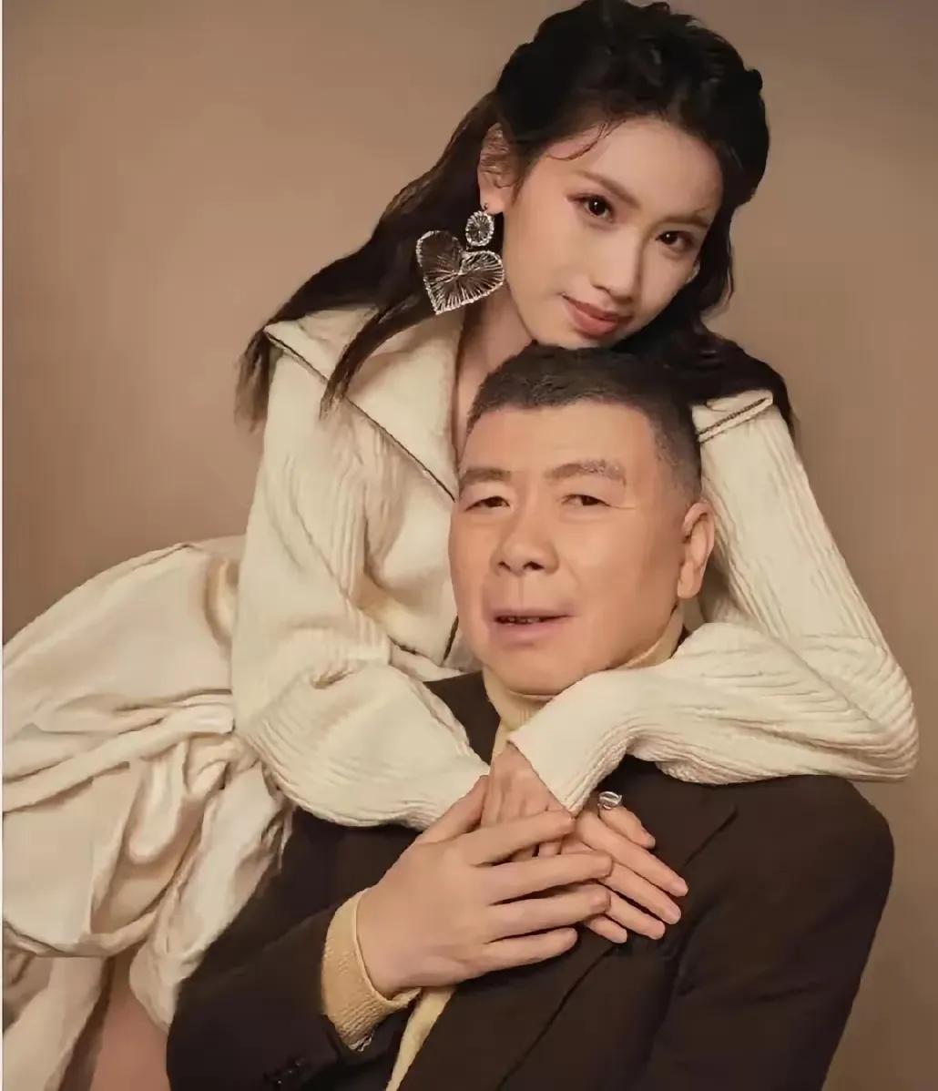 无血缘胜血缘！冯小刚徐帆用心宠爱养女徐朵，相处满是温情徐朵是徐帆与冯小刚领