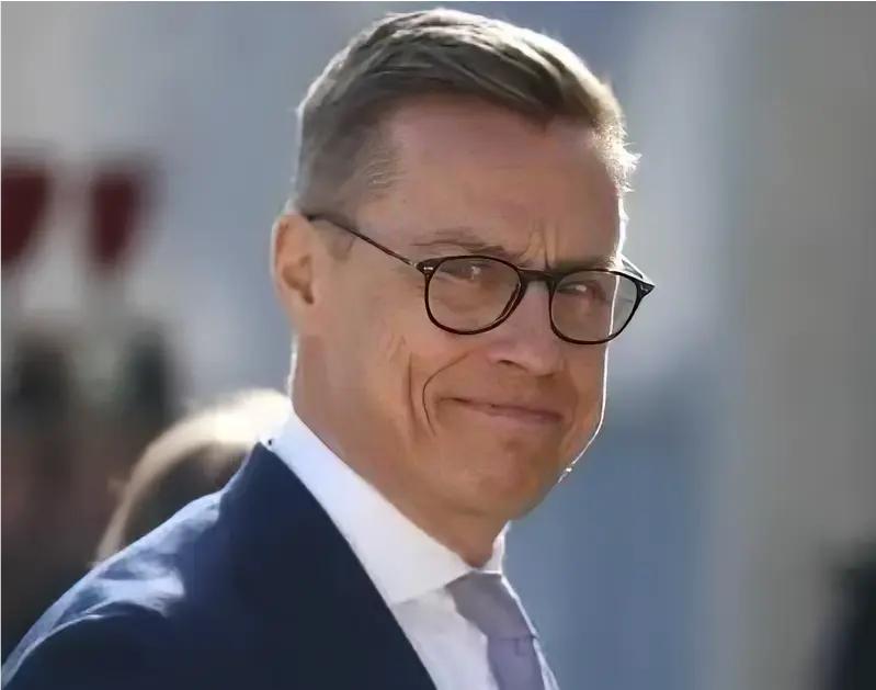 又一个欧洲战略家出现了，芬兰总统斯图布跑到乌克兰指导欧洲国家如何快速击败俄罗斯。