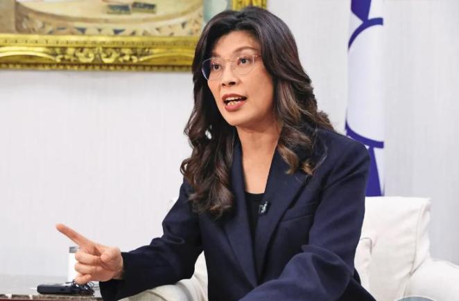 郑丽文一句“只要大陆在台海作一保证，中日皆大欢喜”？ 一边是日本首相高市早苗