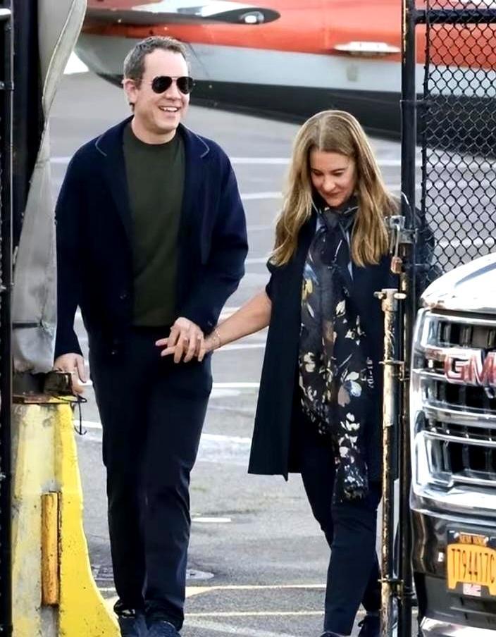 60岁的梅琳达，甩开前首富，转身牵手小12岁的微软前同事。世界顶级富婆的择偶观