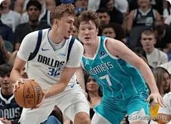 你敢信吗，弗拉格终于升到NBA新秀榜第一啦！第一，独行侠弗拉格，才18岁，场