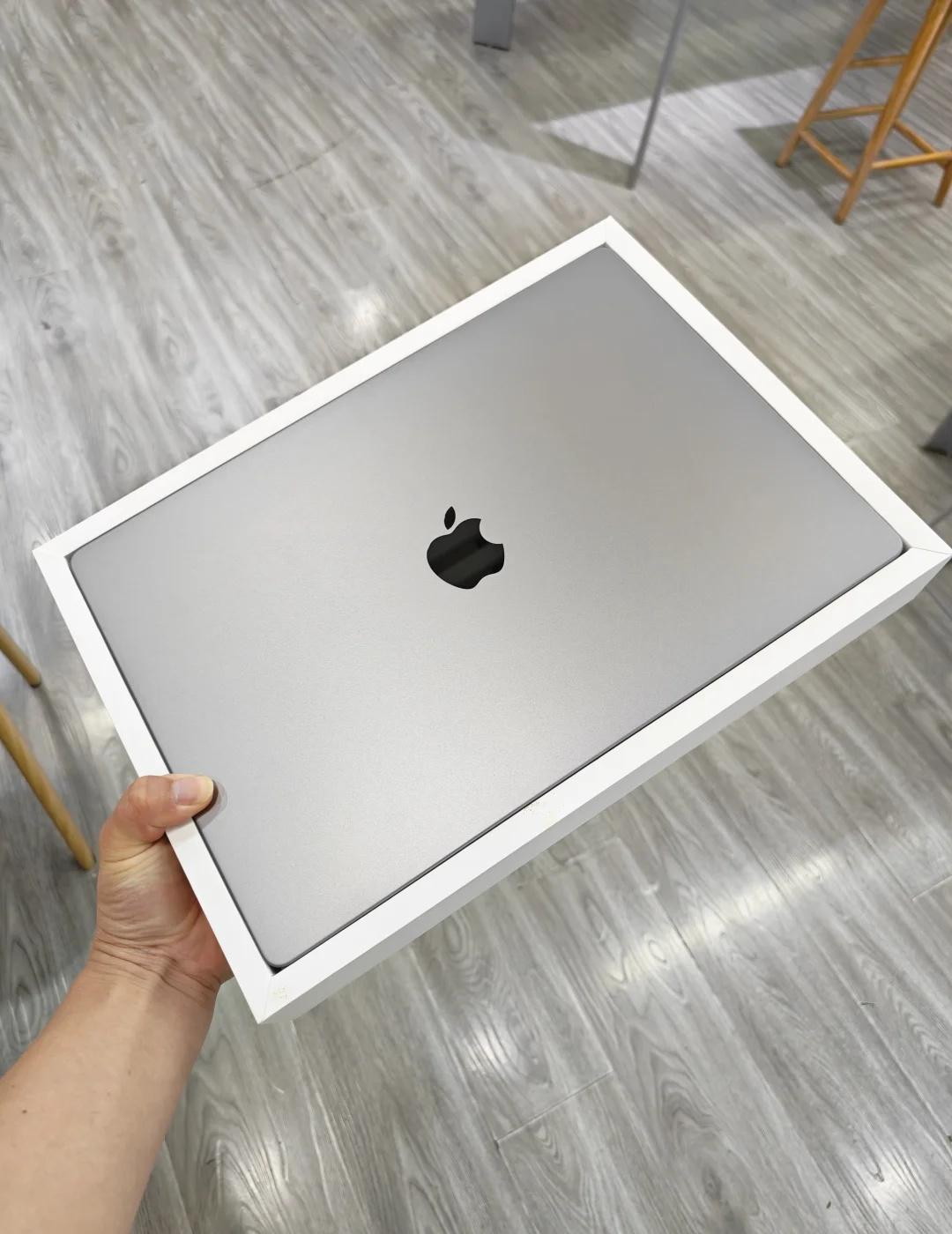 出M1MaxMacBook16寸Pro64+512成色新左滑看图电