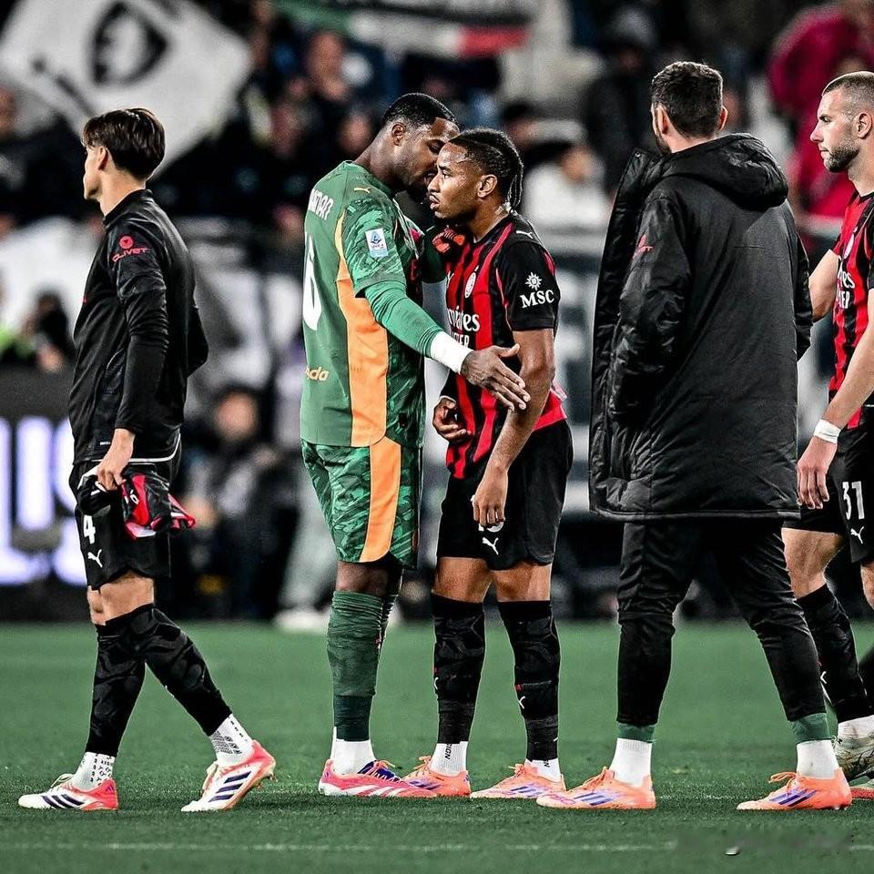 我们都清楚恩昆库有多么出色！迈尼昂在今天训练结束后接受采访表示恩昆库是米兰重要球