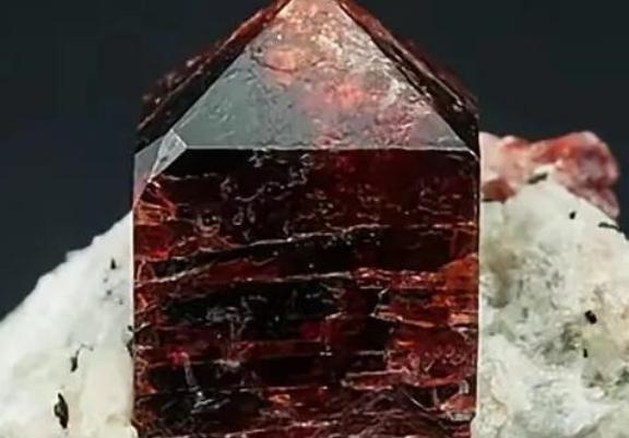 终于搞清楚中国军工为何能迅猛崛起了，并不是技术突然逆天，也不是烧钱砸出奇迹，而是