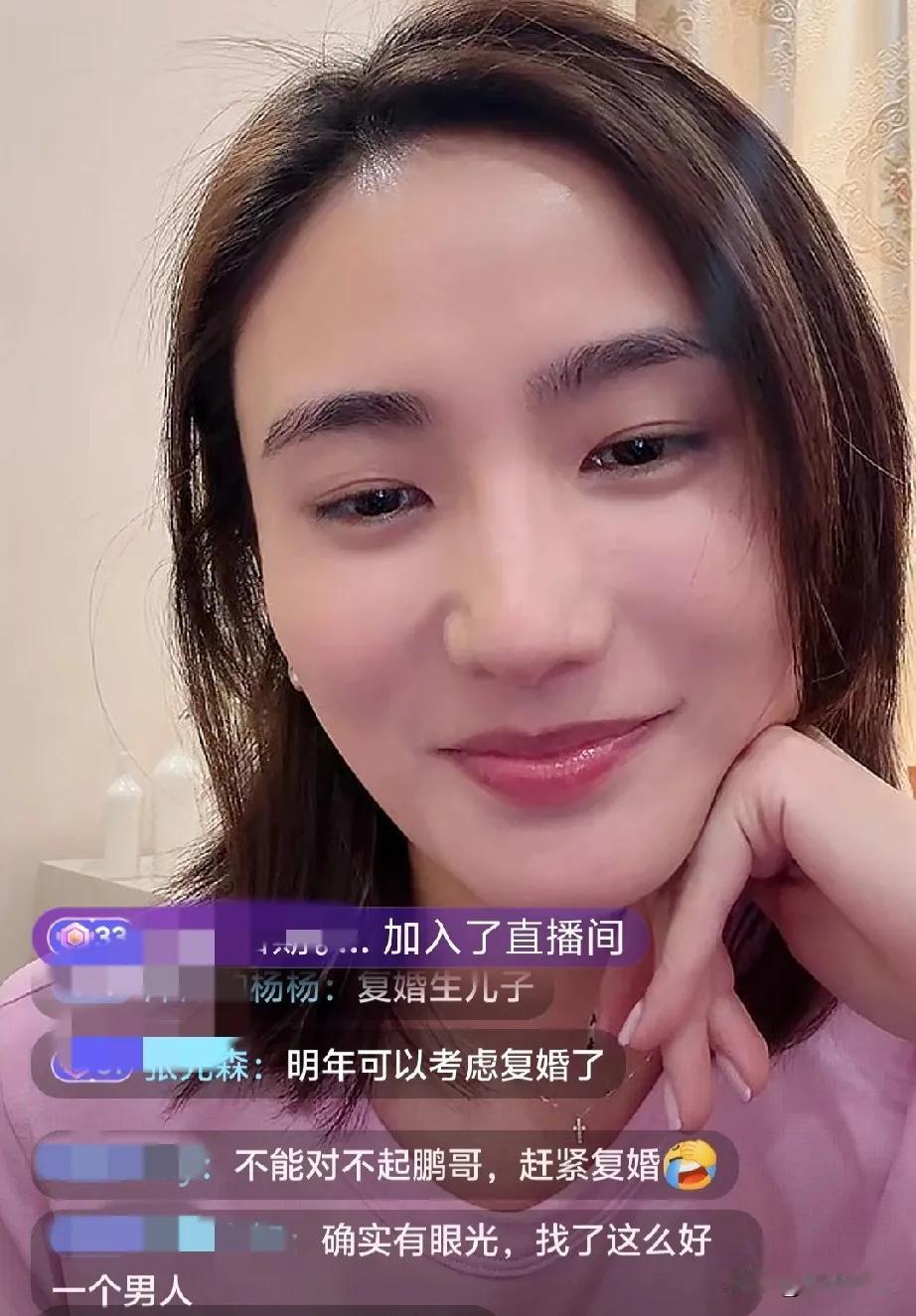 万万没想到李亚鹏前妻海哈金喜开启了直播！除了屏幕齐刷刷复婚外，更让我意外的是