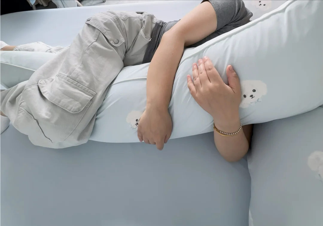 产后护腰｜谁懂啊，这个抱枕救我狗命