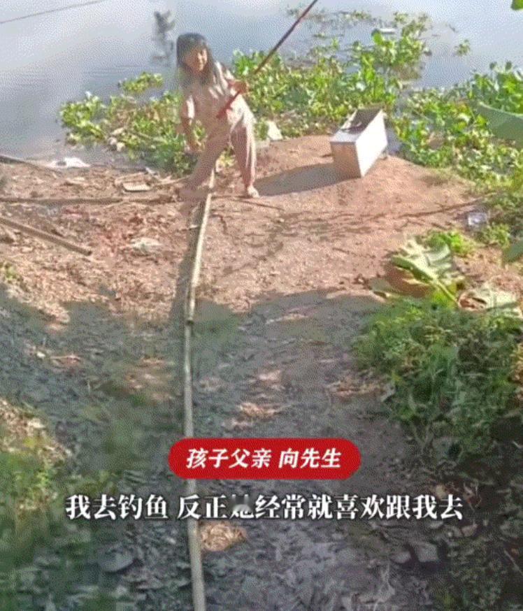 钓鱼需要运气，这句话的含金量还在上升！四川达州，爸爸带孩子钓鱼，去上个厕所的功夫