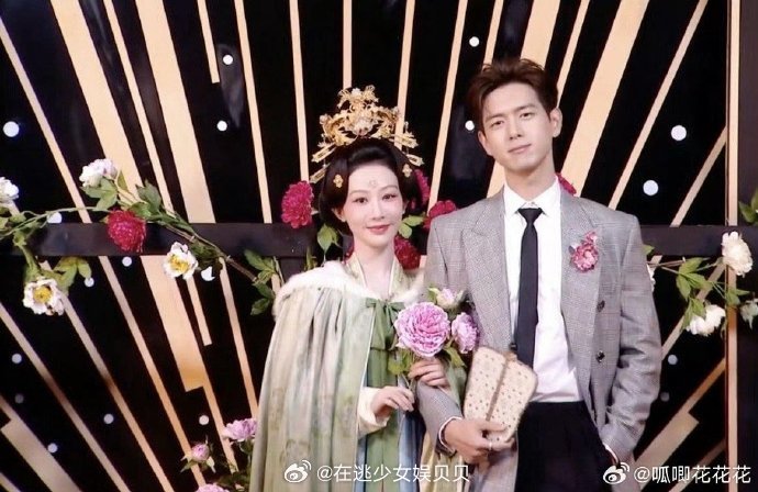 红毯最尬的出现了…她的团队咋想的啊